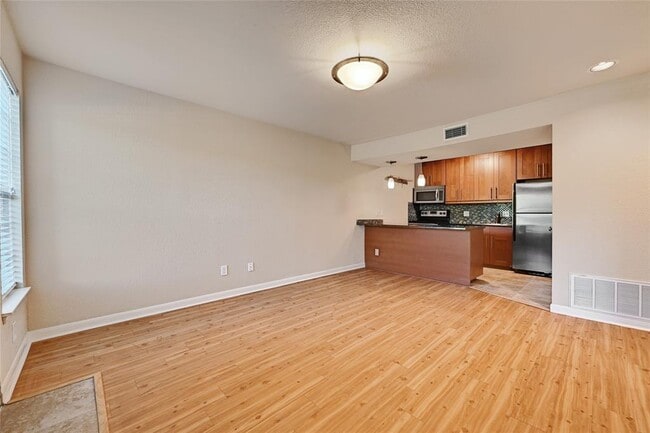 Foto del edificio - 7685 Northcross Dr