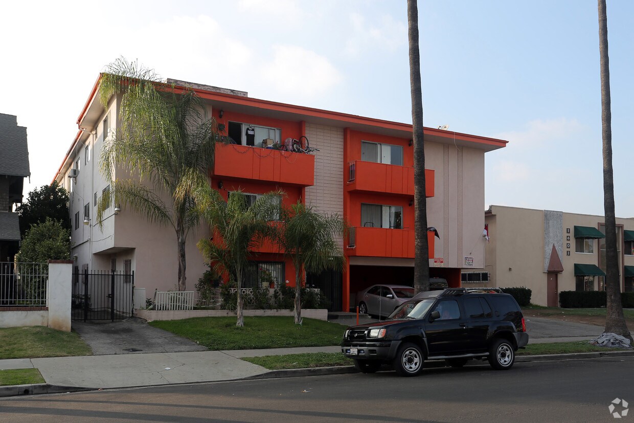 Building Photo - 1409 S Manhattan Pl