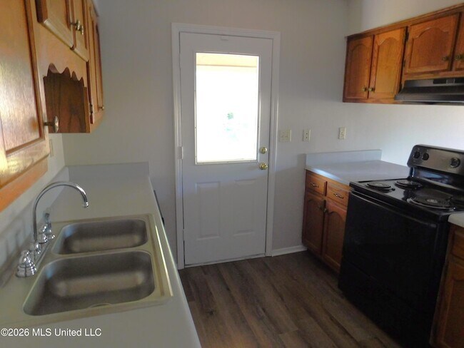 Photo - 5840 Waverly Dr House