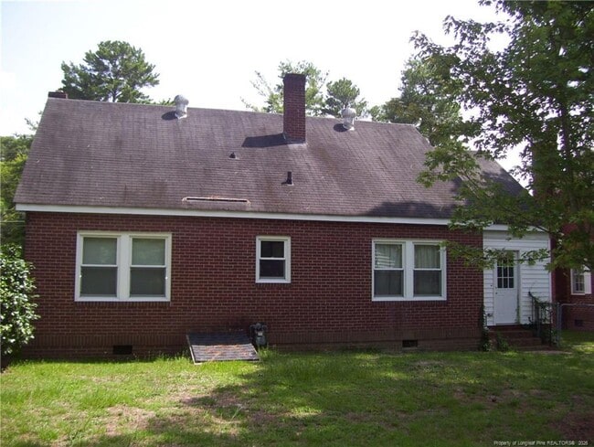 Building Photo - 203 Sherman Dr