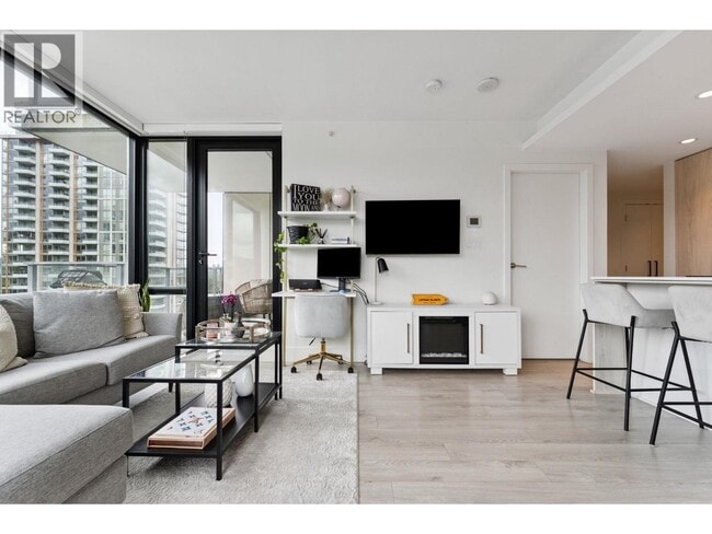 Building Photo - 680 Seylynn Cres