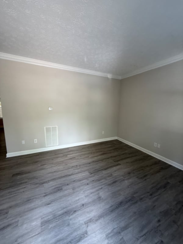 Building Photo - 347 Leafmore Rd SW