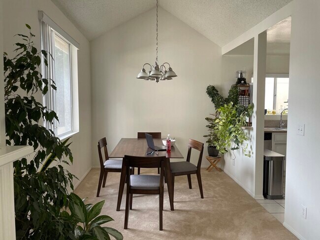 Dining Area - 1646 Greenfield Ave