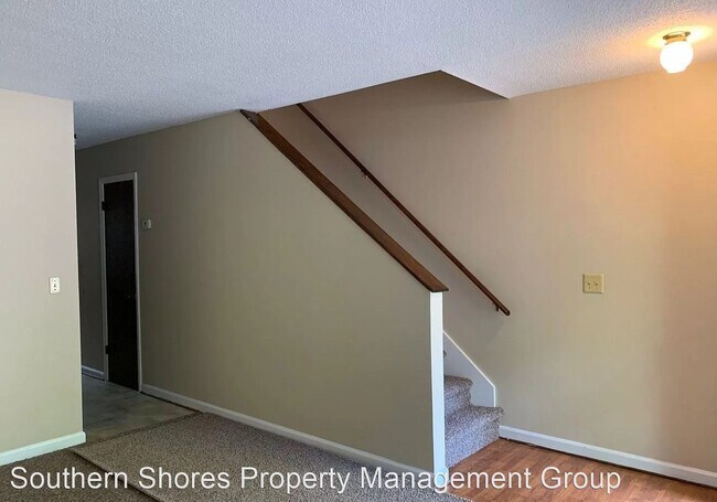 Building Photo - 2 br, 1.5 bath House - 106 Muir Ct. Apt B
