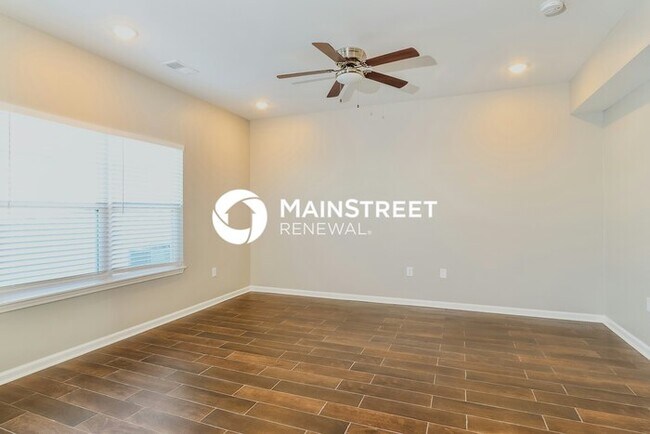 Foto del edificio - 3 Bedroom Pet-Friendly Home in Jeffersonville, IN with Main Street Renewal