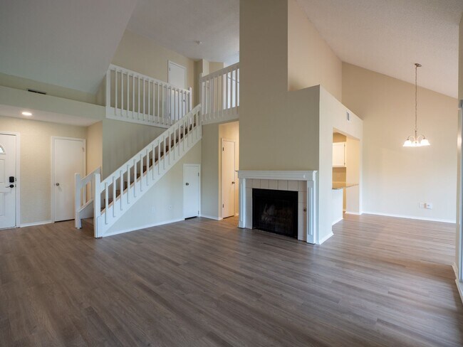 Foto del edificio - Charming 2-Bedroom Home with Versatile Loft Space – Prime Location.