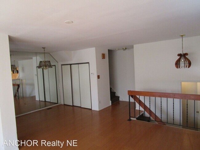 Building Photo - 2 br, 1 bath House - 9390 Neil Rd. Unit A