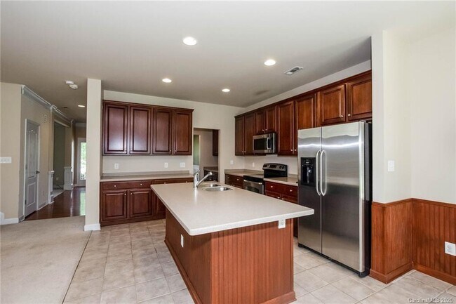 Building Photo - 3215 Shadowy Retreat Dr