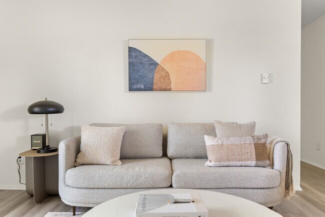 Foto del edificio - 1600 Villa St