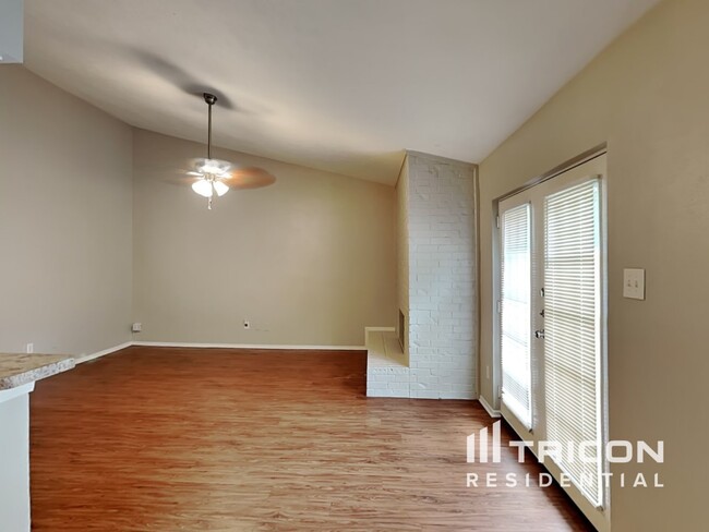 Building Photo - 2507 Arapaho Dr