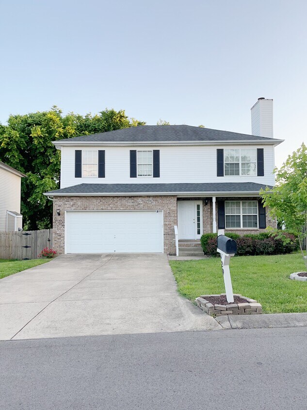 Foto principal - 129 Baker Springs Ln