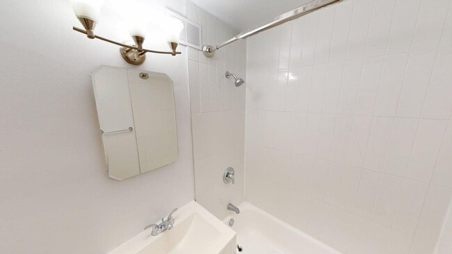 Interior Photo - 255 Stewart