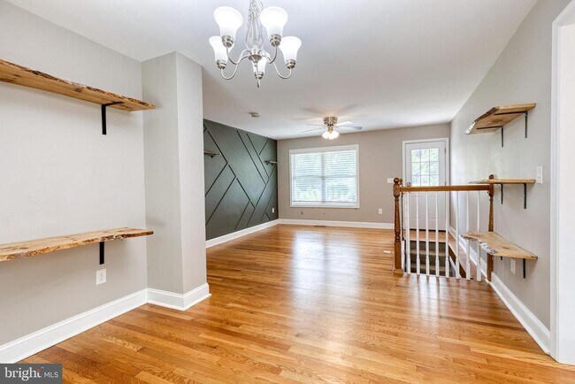 Foto del edificio - 6922 Hollenberry Rd