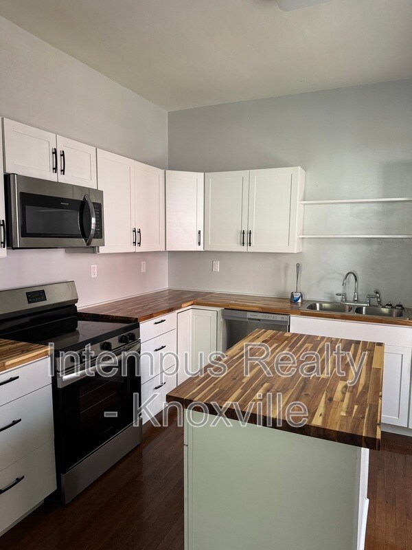 Building Photo - 2428 Linden Ave