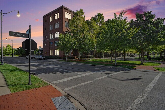 Foto del edificio - 828 Bobcat Ave