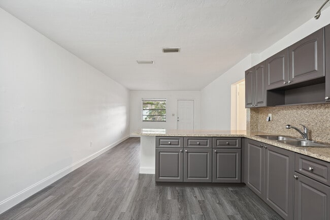 Building Photo - 6144 SW 30th St