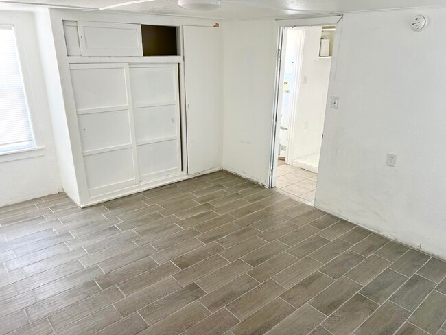 Building Photo - 44725 Beech Ave