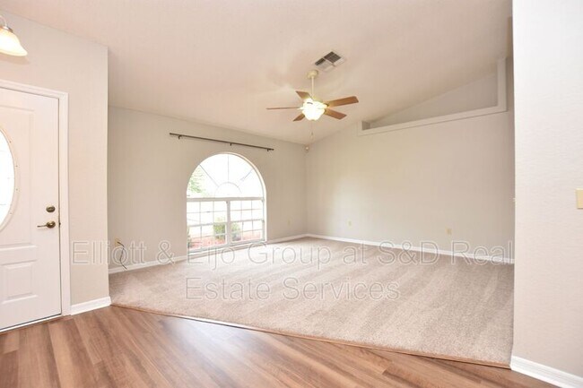 Foto del edificio - 8019 Ridgeglen Cir E