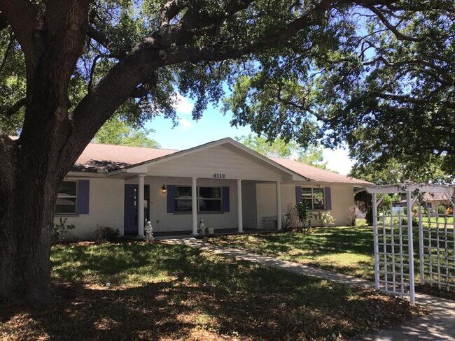 Building Photo - 4112 23rd Ave W