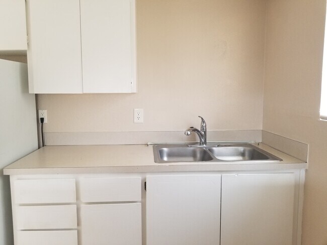 Building Photo - 809 Borseth St