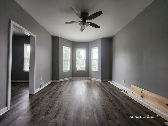 Foto del edificio - 707 E 92nd Pl