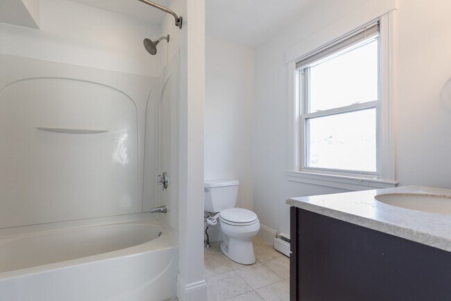 Building Photo - 47 Tufts St