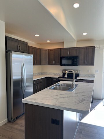 Building Photo - 170 Short Pne Dr