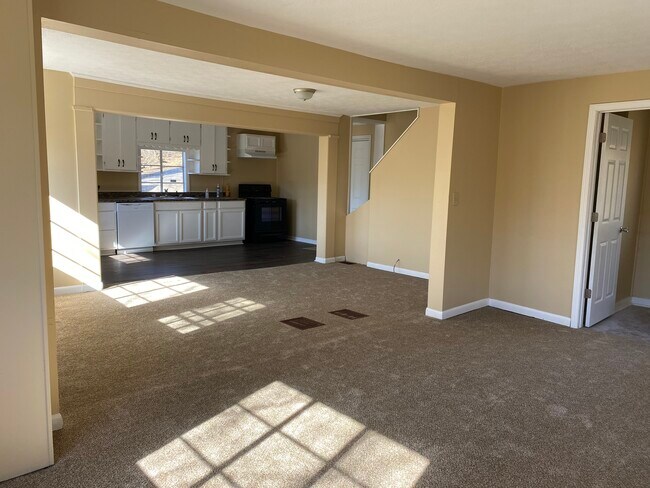 Livingroom - 2335 Rivermont Dr