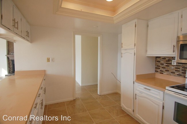 Building Photo - 214 W Marquita