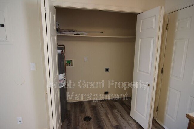 Building Photo - 4946 Cole St