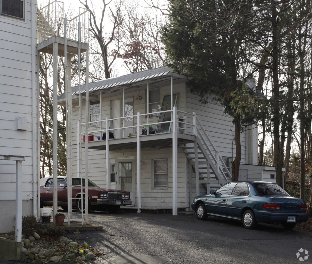 Building Photo - 87 Laurel Rd
