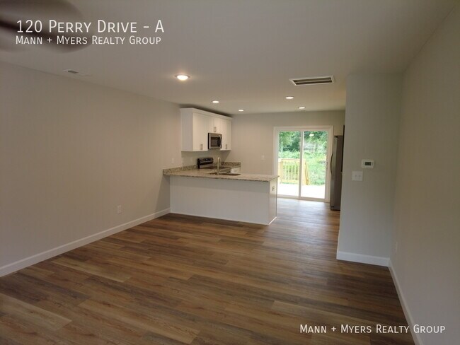 Foto del edificio - 120 Perry Dr