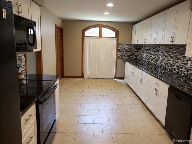 Building Photo - 12 Millrace Ct