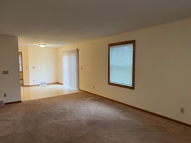 Building Photo - 1095 Heritage Ct