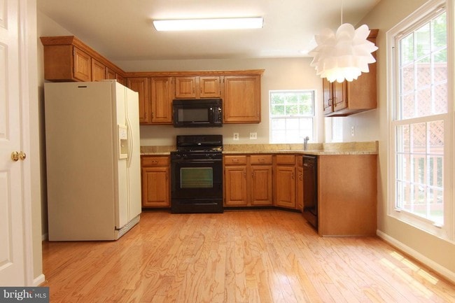 Building Photo - 457 Foxridge Dr SW