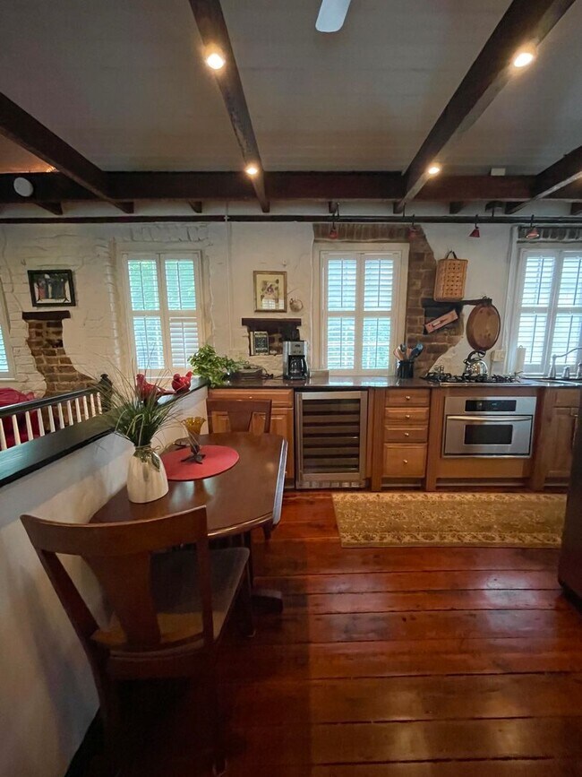Foto del edificio - Charming fully furnished one bedroom condo in Ansonborough