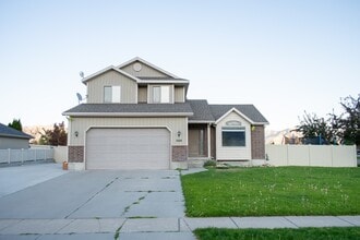 Building Photo - 564 800 E