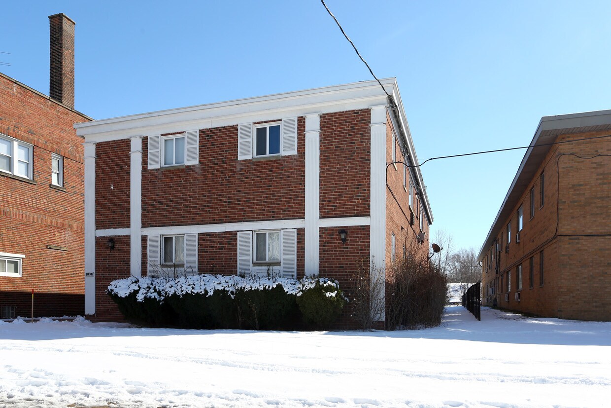 Building Photo - 17550 Lake Shore Blvd