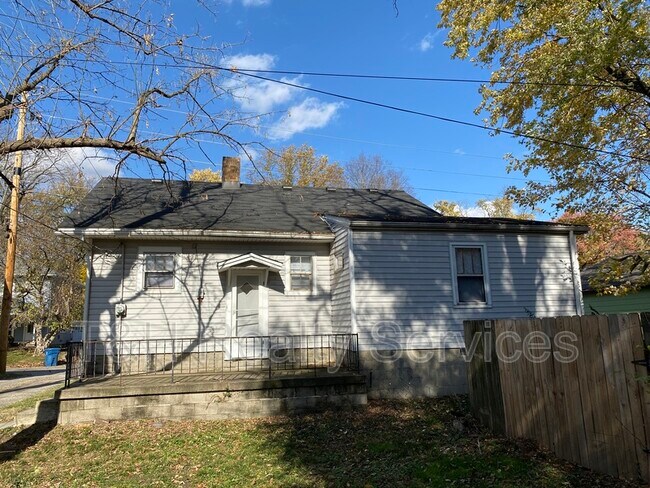 Building Photo - 721 E 51st St