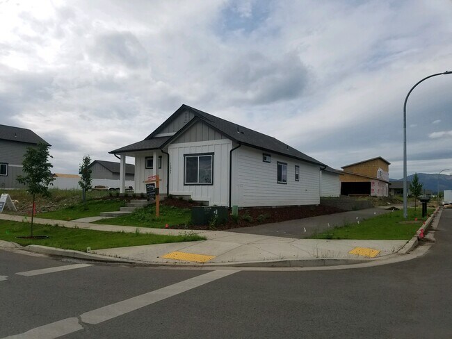 Building Photo - 12065 W Moorfield Ave