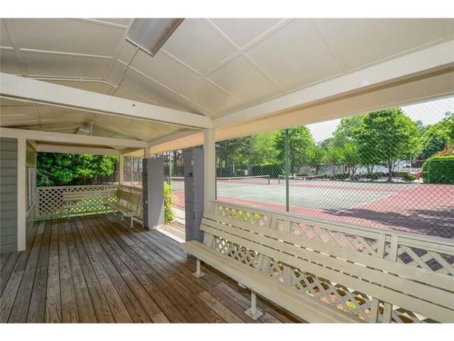 Foto del edificio - Renovated 2/1 Condo in Sandy Springs w/ Po...