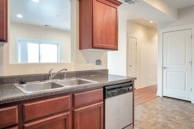 Building Photo - Large Condo w 1 car garage in Harvest Hills