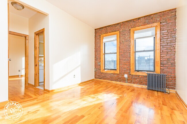 Building Photo - 650 Crown St