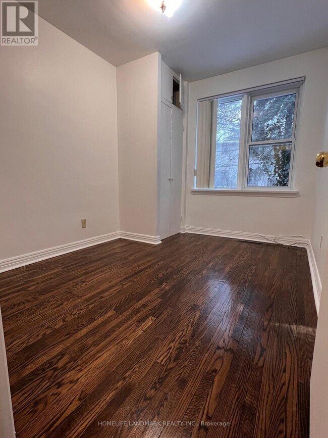 Building Photo - 49 Addison Crescent