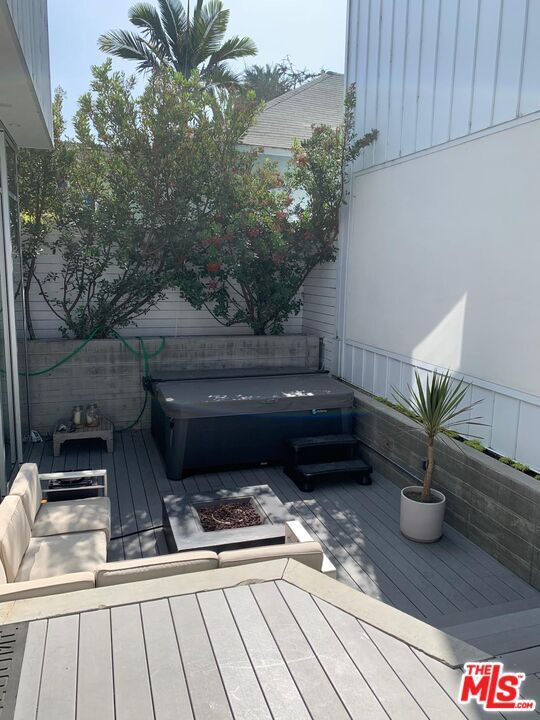 Foto del edificio - 338 Rennie Ave