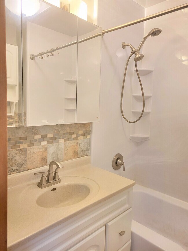 Foto del edificio - 52 N Glenwood Ave