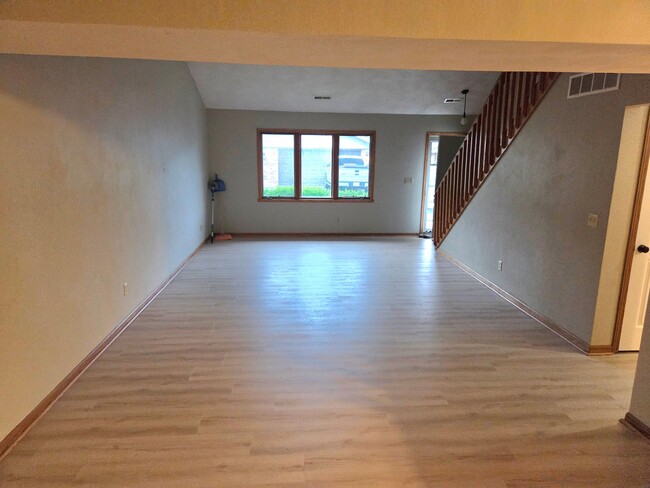 Building Photo - 7335 Travertine Trail