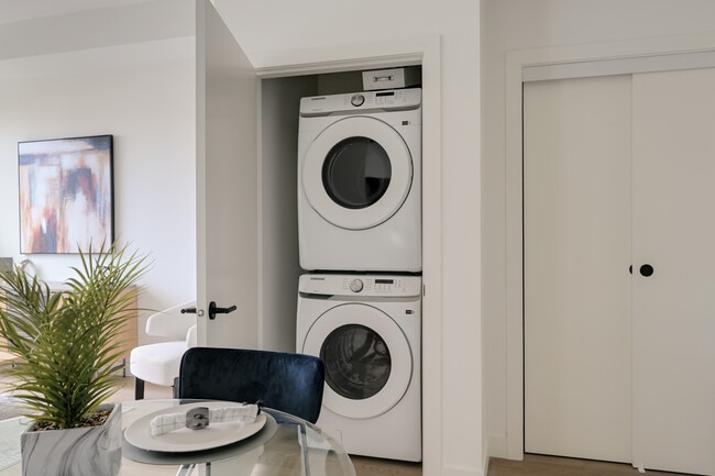 Building Photo - Light House