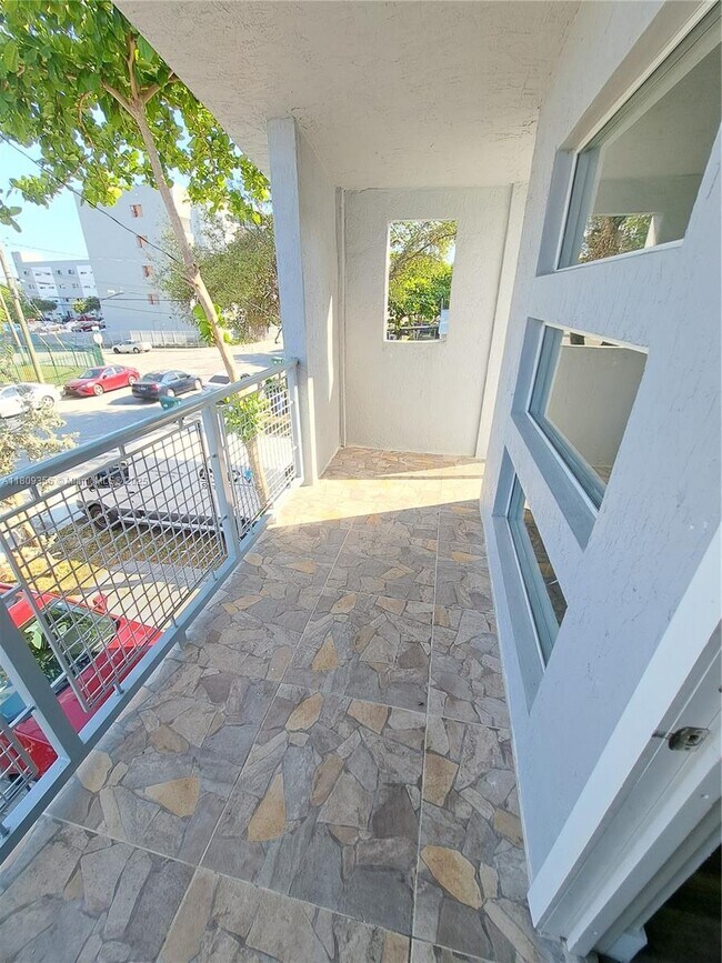 Foto del edificio - 5266 NW 24th Ave