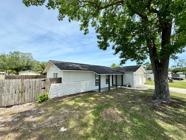 Building Photo - 6116 Shakespeare Dr